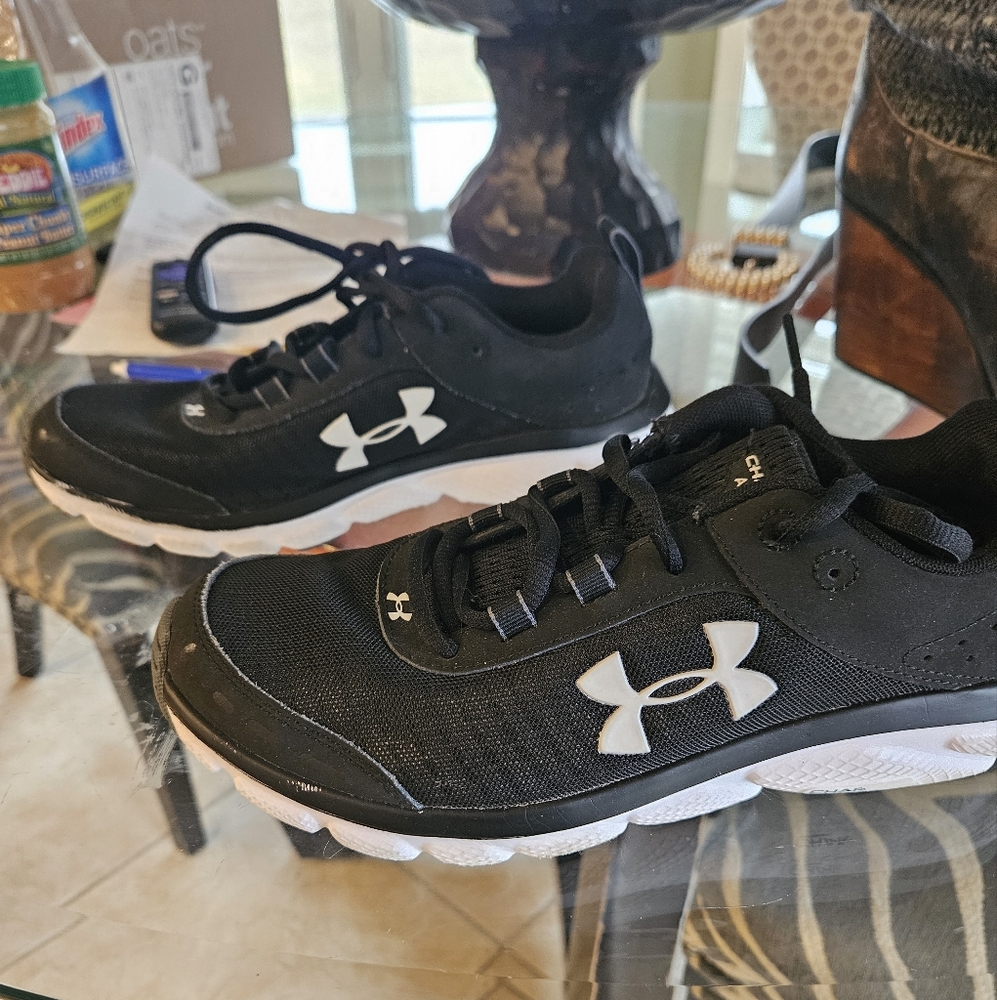 Under Armour tennis shoes